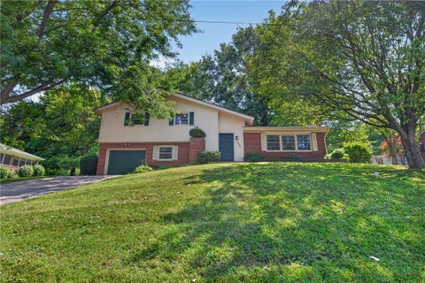 Homes For Sale - 800 Chateau Dr Dr<br/> Beaver County, Franklin, PA 16117