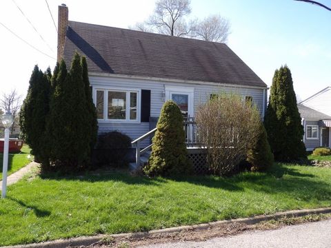 Photo of 1821 W 8th St, Beaver Falls, PA 15010 (MLS # 1749524)