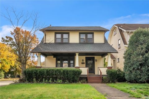 Photo of 142 E Garfield Ave, New Castle, PA 16105 (MLS # 1726900)