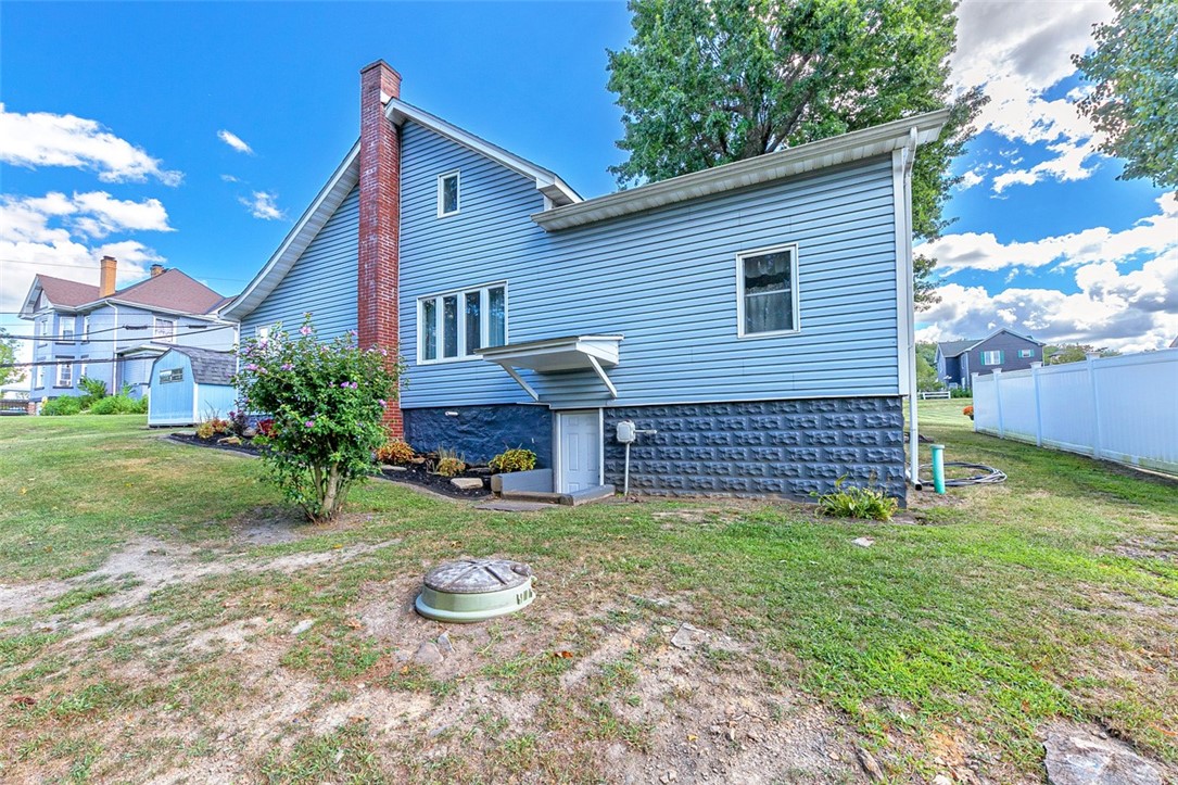 Dunbar Twp, Pennsylvania 15430, United States, 2 Bedrooms Bedrooms, ,1 BathroomBathrooms,Residential,Active,200323