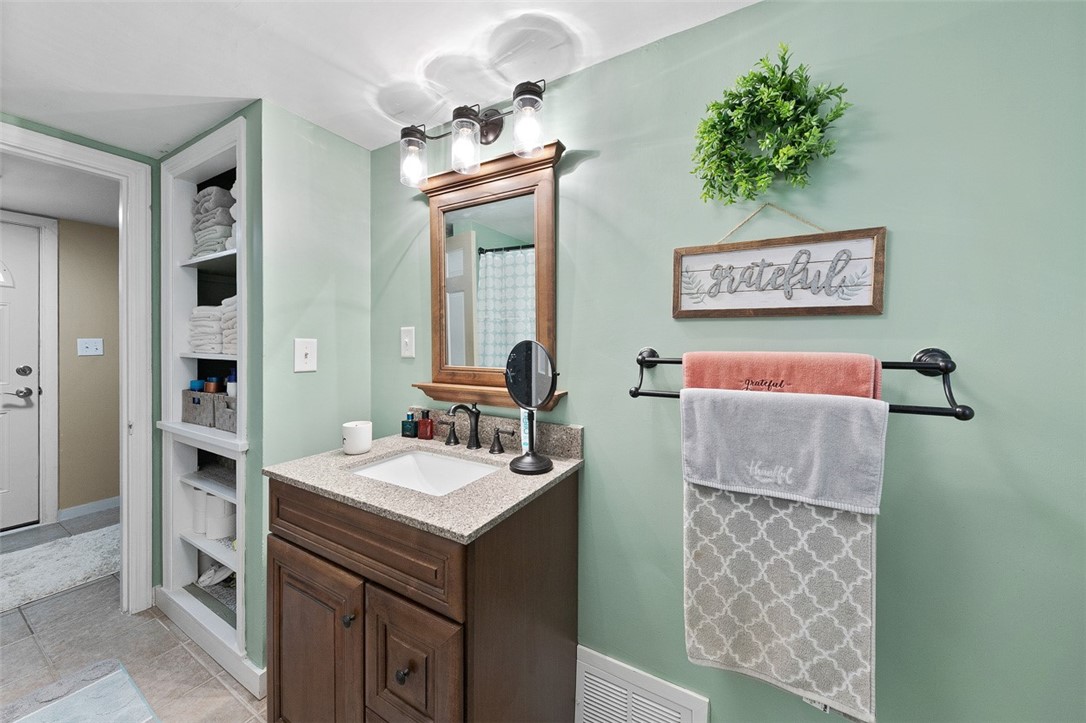 Dunbar Twp, Pennsylvania 15430, United States, 2 Bedrooms Bedrooms, ,1 BathroomBathrooms,Residential,Active,200323