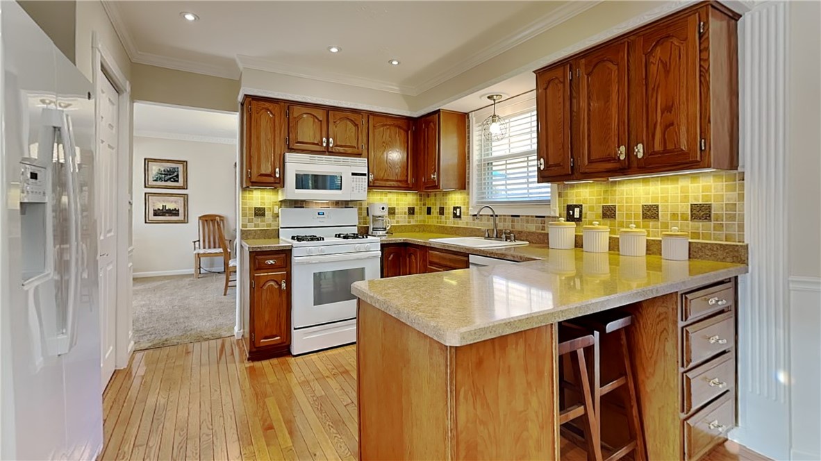 Hampton, Pennsylvania 15044, United States, 4 Bedrooms Bedrooms, ,4 BathroomsBathrooms,Residential,Contingent,235422