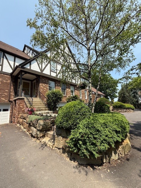 204 Thornberry Cir