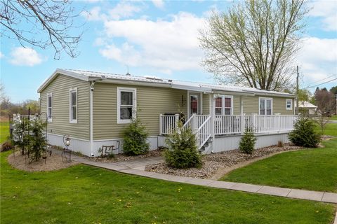 Photo of 14 Emerald Dr, Grove City, PA 16127 (MLS # 1748681)