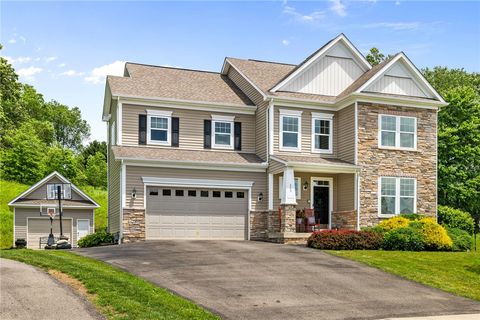 Photo of 323 Eagle Dr, Cranberry Twp, PA 16066 (MLS # 1761015)