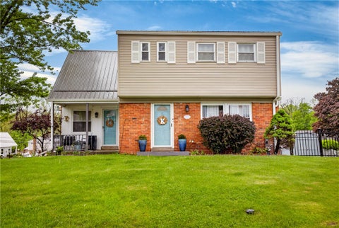 Photo of 1521 Fernledge Dr, Allison Park, PA 15101 (MLS # 1764364)