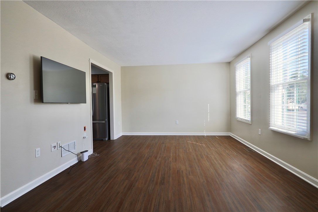 Coraopolis, Pennsylvania 15108, United States, 3 Bedrooms Bedrooms, ,3 BathroomsBathrooms,Residential,Active,201628