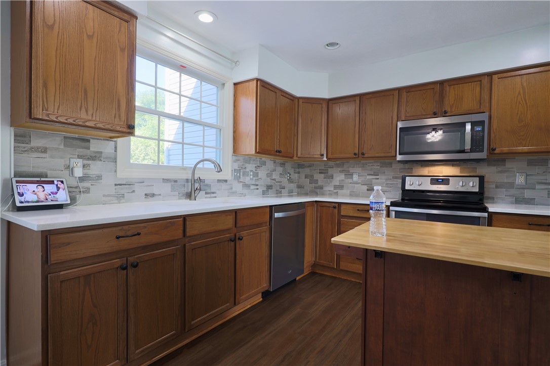 Coraopolis, Pennsylvania 15108, United States, 3 Bedrooms Bedrooms, ,3 BathroomsBathrooms,Residential,Active,201628