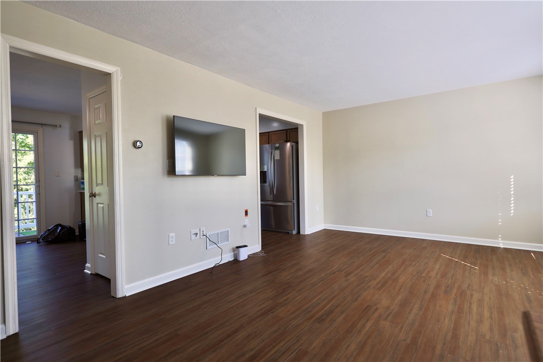 Coraopolis, Pennsylvania 15108, United States, 3 Bedrooms Bedrooms, ,3 BathroomsBathrooms,Residential,Active,201628