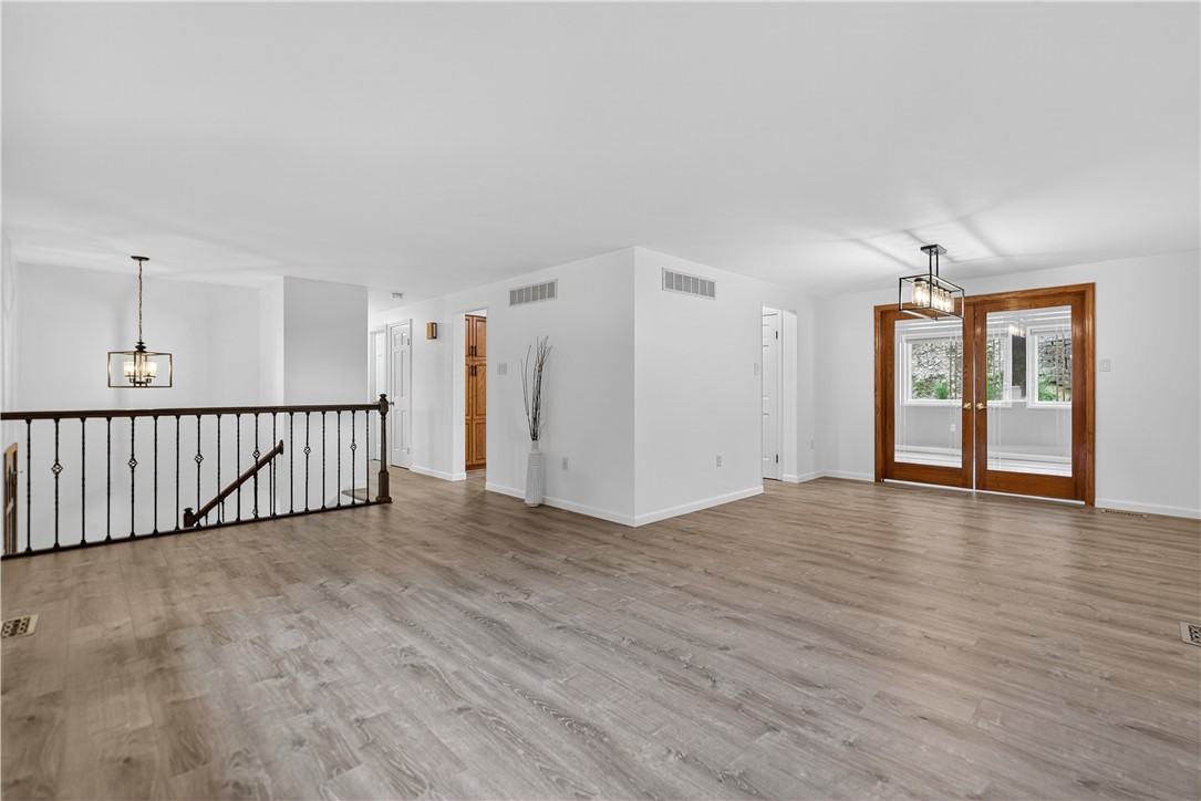 105 Rivercrest Dr