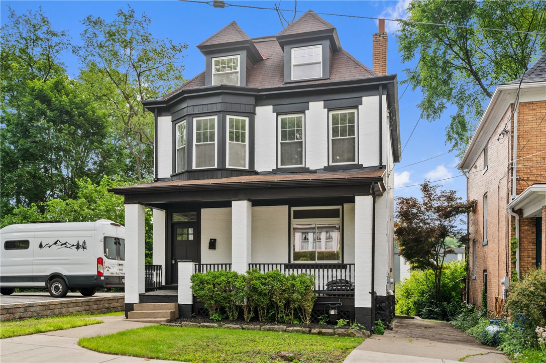 220 Dewey St