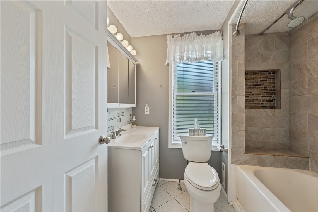 Oakdale, Pennsylvania 15071, United States, 2 Bedrooms Bedrooms, ,2 BathroomsBathrooms,Residential,Contingent,146683