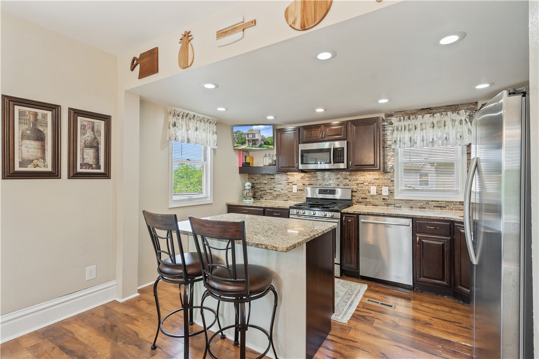 Oakdale, Pennsylvania 15071, United States, 2 Bedrooms Bedrooms, ,2 BathroomsBathrooms,Residential,Contingent,146683