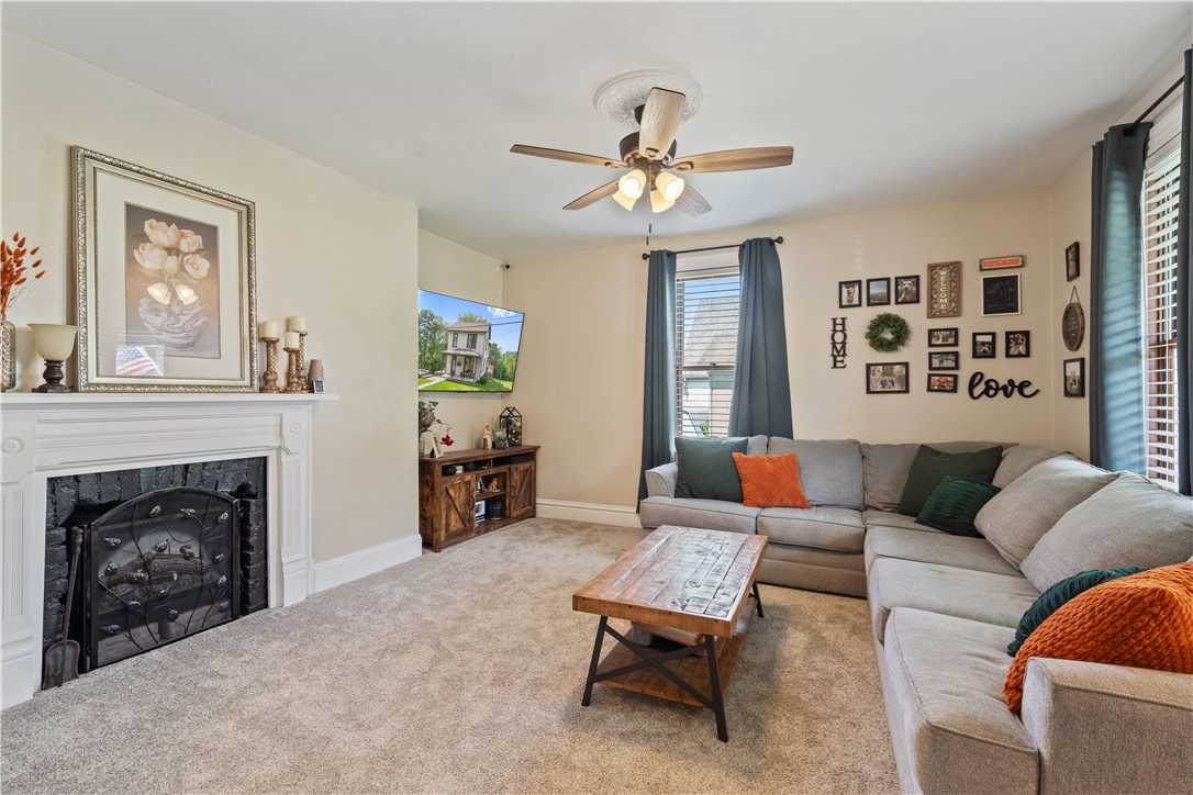 Oakdale, Pennsylvania 15071, United States, 2 Bedrooms Bedrooms, ,2 BathroomsBathrooms,Residential,Contingent,146683