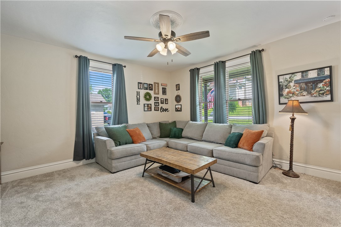 Oakdale, Pennsylvania 15071, United States, 2 Bedrooms Bedrooms, ,2 BathroomsBathrooms,Residential,Contingent,146683