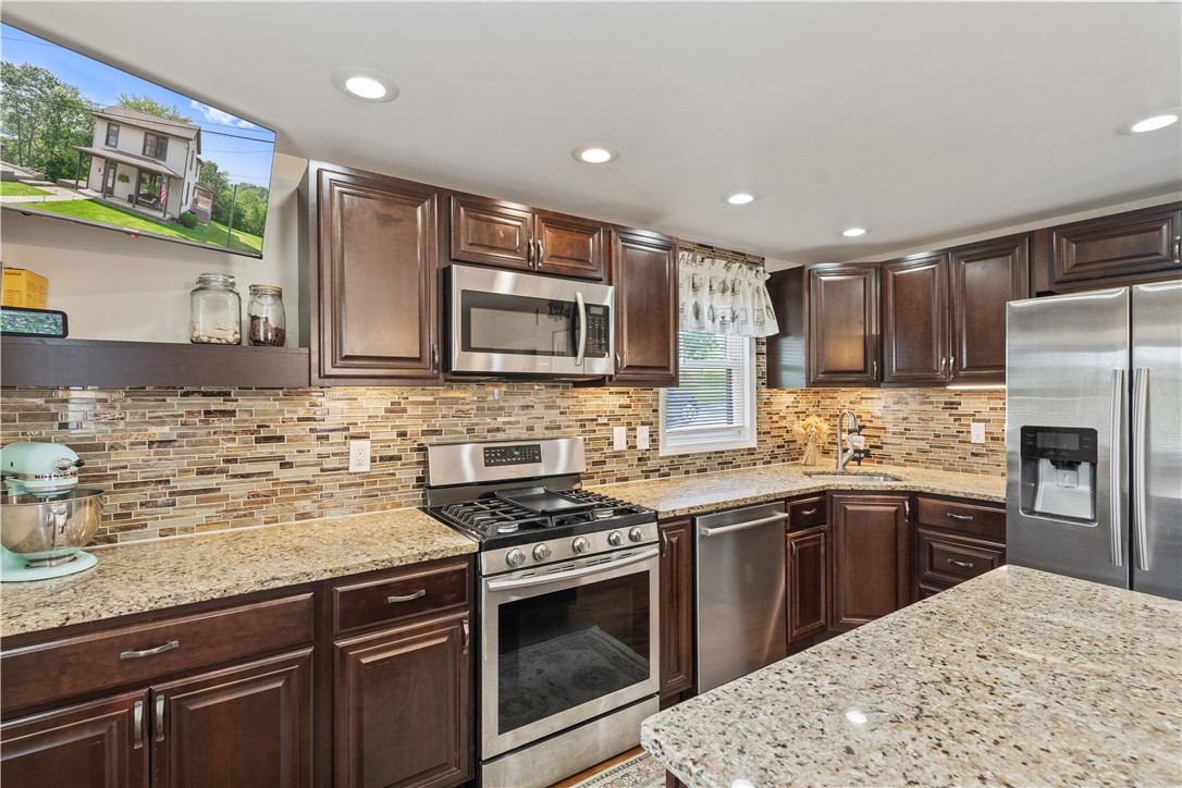 Oakdale, Pennsylvania 15071, United States, 2 Bedrooms Bedrooms, ,2 BathroomsBathrooms,Residential,Contingent,146683