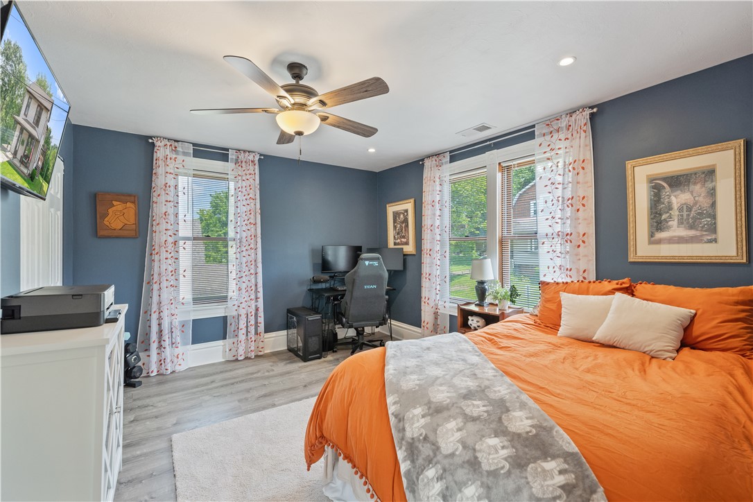 Oakdale, Pennsylvania 15071, United States, 2 Bedrooms Bedrooms, ,2 BathroomsBathrooms,Residential,Contingent,146683