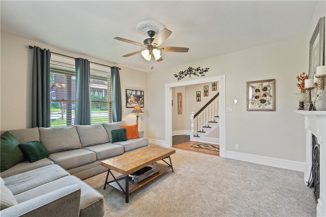 Oakdale, Pennsylvania 15071, United States, 2 Bedrooms Bedrooms, ,2 BathroomsBathrooms,Residential,Contingent,146683