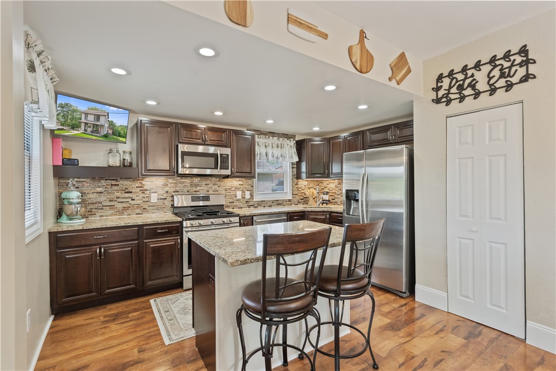 Oakdale, Pennsylvania 15071, United States, 2 Bedrooms Bedrooms, ,2 BathroomsBathrooms,Residential,Contingent,146683