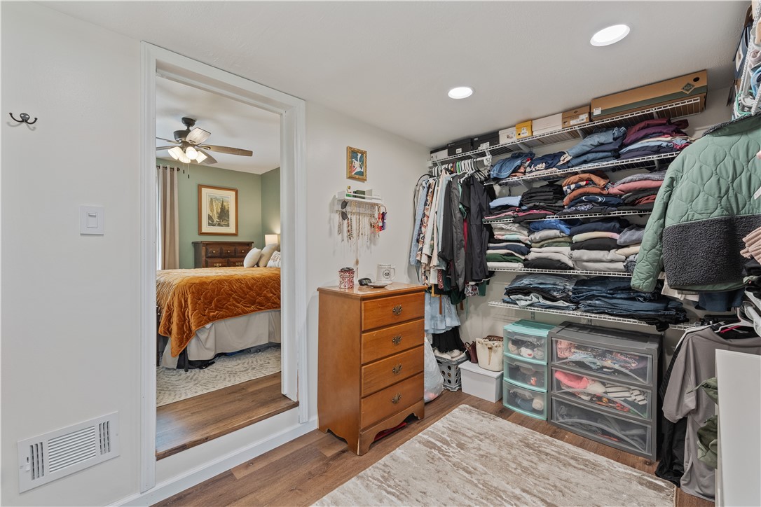 Oakdale, Pennsylvania 15071, United States, 2 Bedrooms Bedrooms, ,2 BathroomsBathrooms,Residential,Contingent,146683