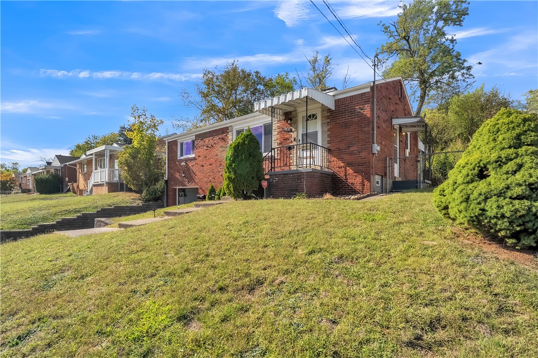 Banksville/Westwood, Pennsylvania 15216, United States, 3 Bedrooms Bedrooms, ,2 BathroomsBathrooms,Residential,Contingent,223938