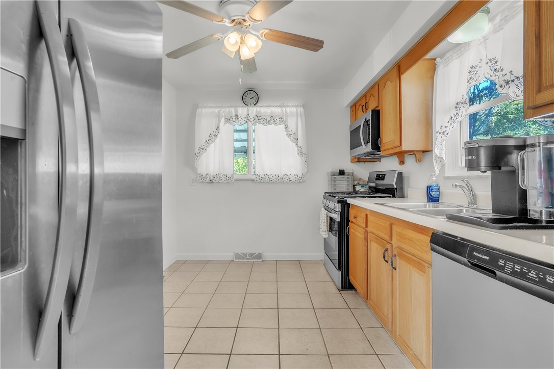 Banksville/Westwood, Pennsylvania 15216, United States, 3 Bedrooms Bedrooms, ,2 BathroomsBathrooms,Residential,Contingent,223938