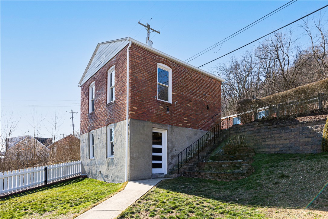 McKees Rocks, Pennsylvania 15136, United States, 3 Bedrooms Bedrooms, ,2 BathroomsBathrooms,Residential,Contingent,83847