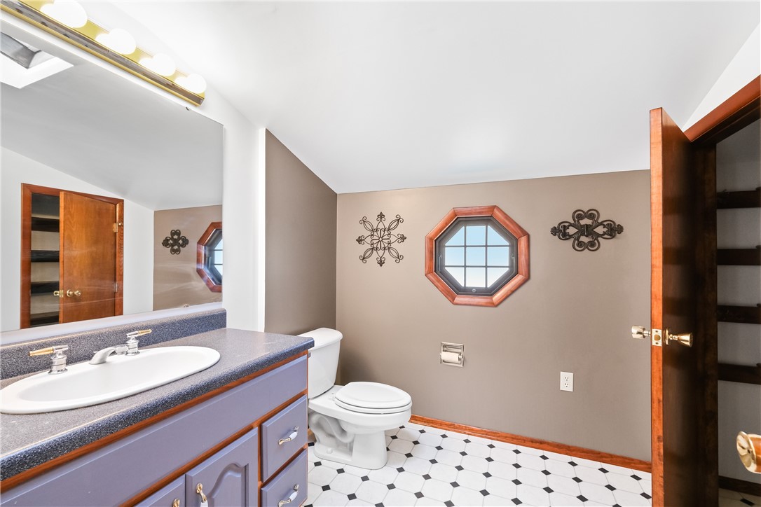 McKees Rocks, Pennsylvania 15136, United States, 3 Bedrooms Bedrooms, ,2 BathroomsBathrooms,Residential,Contingent,83847