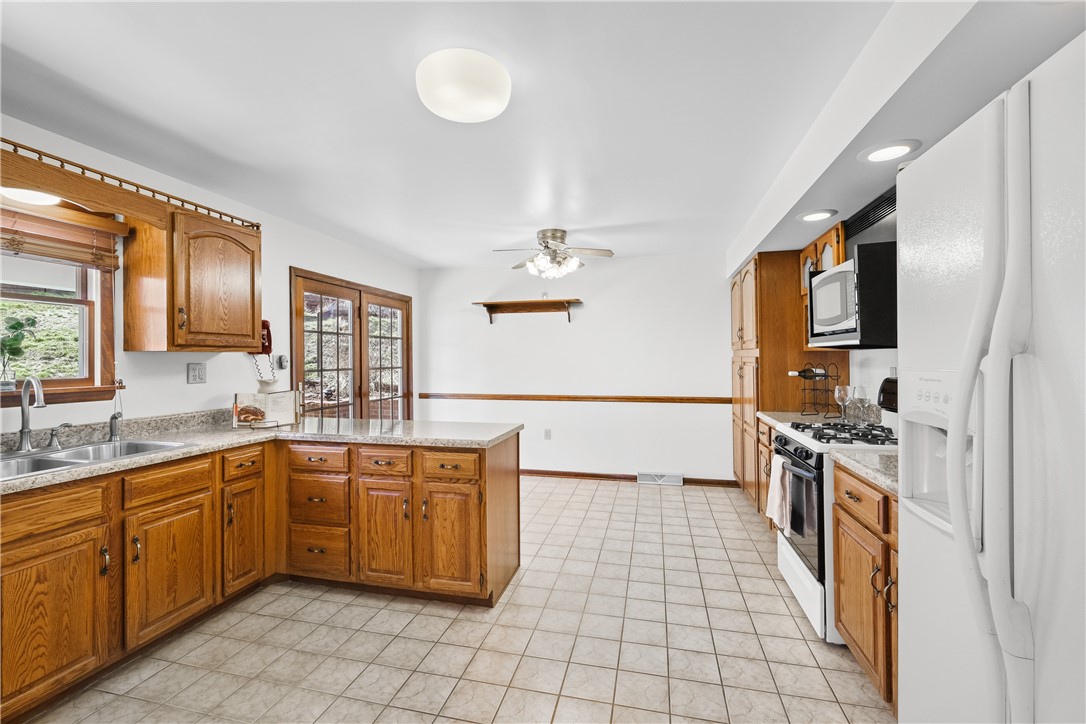 McKees Rocks, Pennsylvania 15136, United States, 3 Bedrooms Bedrooms, ,2 BathroomsBathrooms,Residential,Contingent,83847