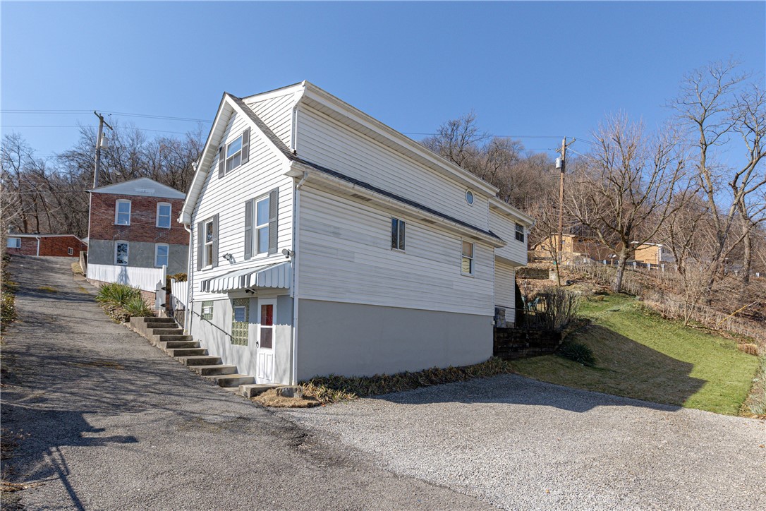 McKees Rocks, Pennsylvania 15136, United States, 3 Bedrooms Bedrooms, ,2 BathroomsBathrooms,Residential,Contingent,83847
