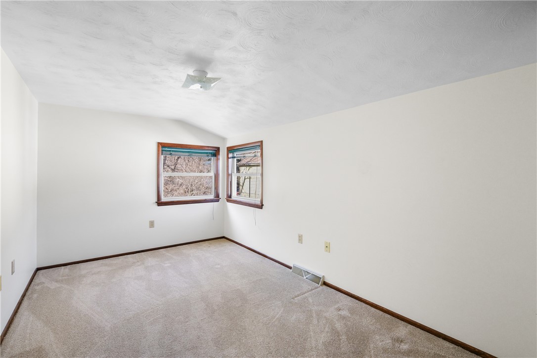 McKees Rocks, Pennsylvania 15136, United States, 3 Bedrooms Bedrooms, ,2 BathroomsBathrooms,Residential,Contingent,83847