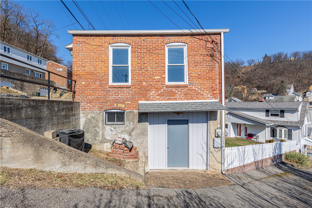 McKees Rocks, Pennsylvania 15136, United States, 3 Bedrooms Bedrooms, ,2 BathroomsBathrooms,Residential,Contingent,83847