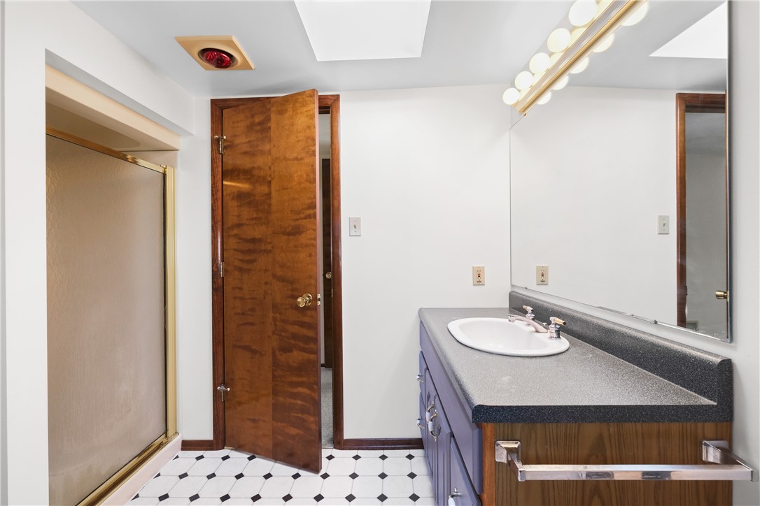 McKees Rocks, Pennsylvania 15136, United States, 3 Bedrooms Bedrooms, ,2 BathroomsBathrooms,Residential,Contingent,83847