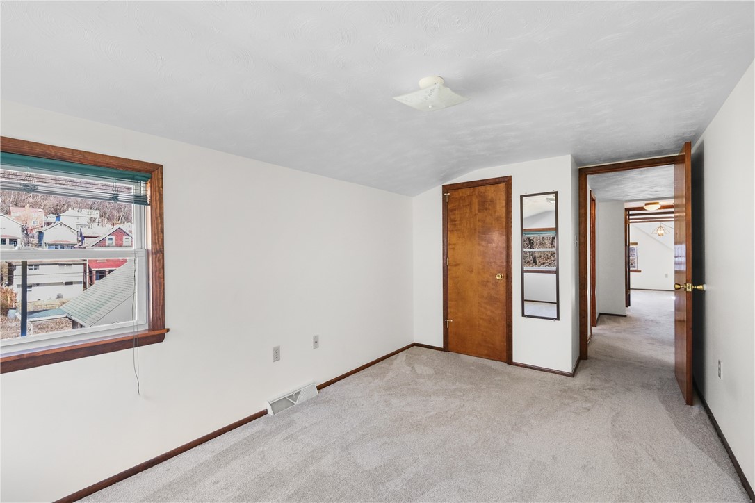 McKees Rocks, Pennsylvania 15136, United States, 3 Bedrooms Bedrooms, ,2 BathroomsBathrooms,Residential,Contingent,83847