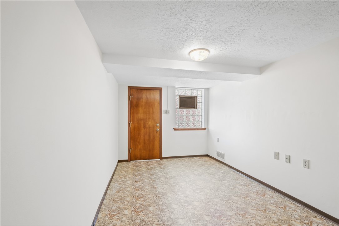 McKees Rocks, Pennsylvania 15136, United States, 3 Bedrooms Bedrooms, ,2 BathroomsBathrooms,Residential,Contingent,83847