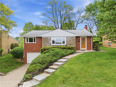 Photo of 1360 Blue Jay Dr, Pittsburgh, PA 15243 (MLS # 1752273)