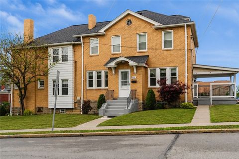 Photo of 511 Woodbourne Ave, Brookline, PA 15226 (MLS # 1752885)