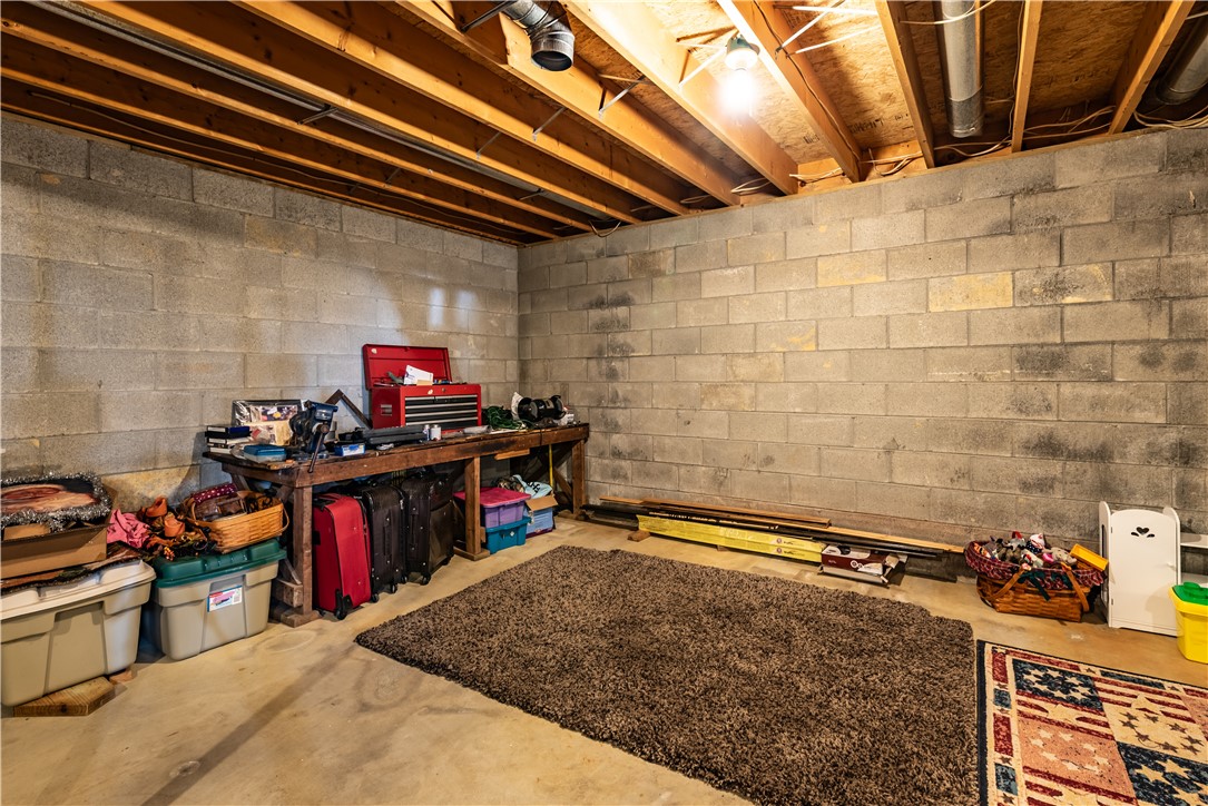 Winfield Twp, Pennsylvania 16023, United States, 4 Bedrooms Bedrooms, ,3 BathroomsBathrooms,Residential,Active,241989