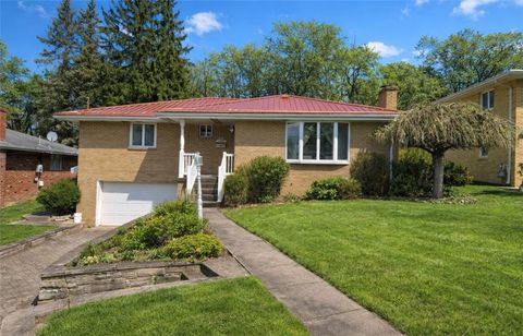 Photo of 719 Locust St, Greensburg, PA 15601 (MLS # 1735053)