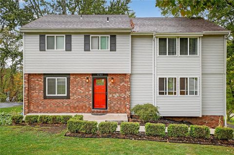 Photo of 1240 Manor Dr, Pittsburgh, PA 15241 (MLS # 1724433)