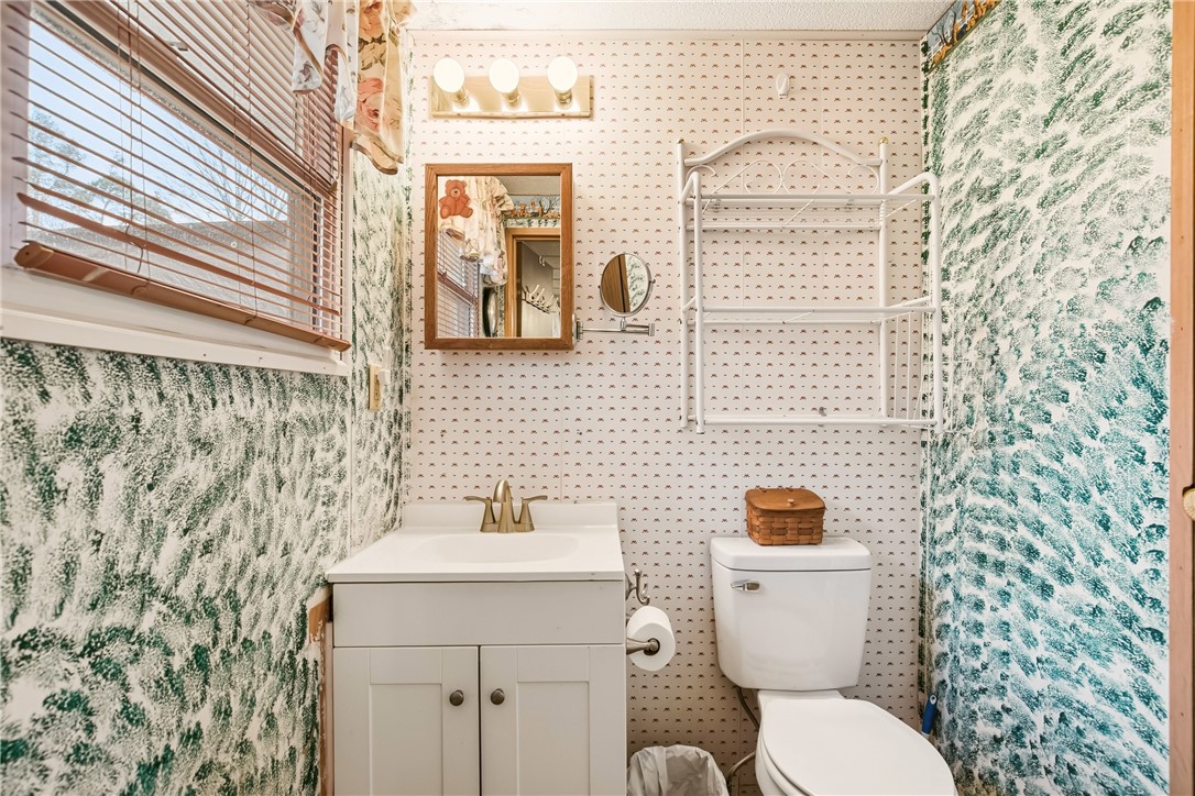 Somerset Twp, Pennsylvania 15501, United States, 4 Bedrooms Bedrooms, ,3 BathroomsBathrooms,Residential,Pending,236307