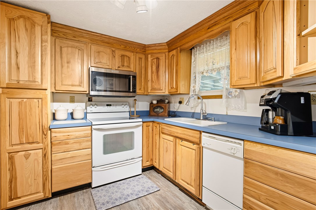 Somerset Twp, Pennsylvania 15501, United States, 4 Bedrooms Bedrooms, ,3 BathroomsBathrooms,Residential,Pending,236307