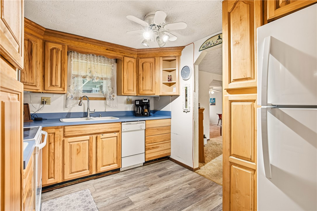 Somerset Twp, Pennsylvania 15501, United States, 4 Bedrooms Bedrooms, ,3 BathroomsBathrooms,Residential,Pending,236307