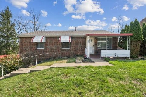 Photo of 428 Crestview Dr, Pittsburgh, PA 15239 (MLS # 1752173)