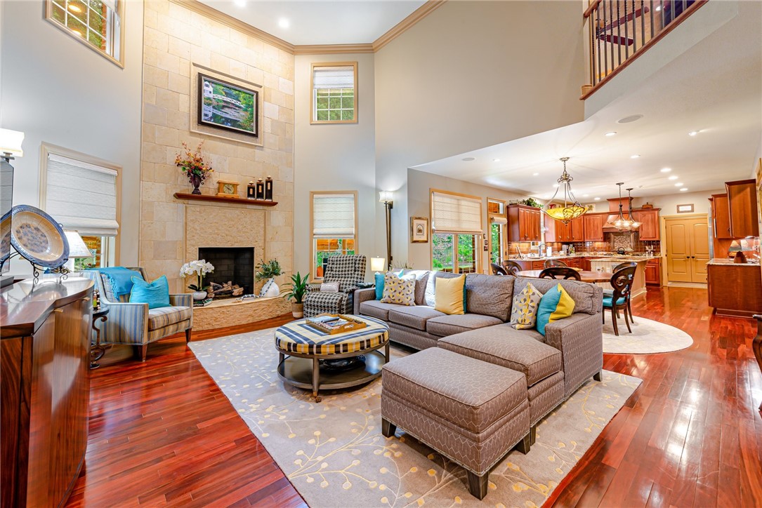 Photo 6 of 44 of 205 Woodridge Ct house