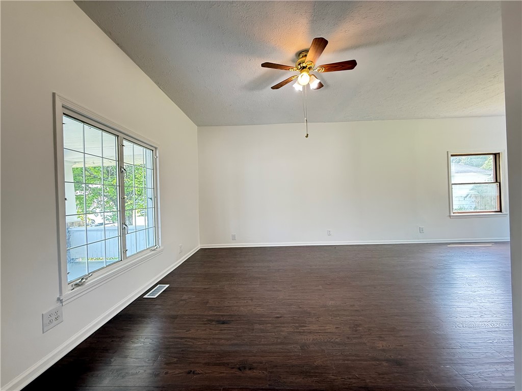 Greenville Boro - Mer, Pennsylvania 16125, United States, 3 Bedrooms Bedrooms, ,1 BathroomBathrooms,Residential,Active,88836