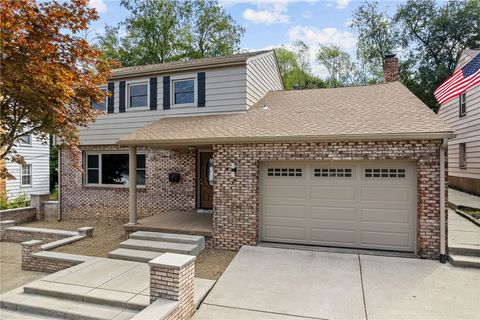 Photo of 755 Massachusetts St, Ellwood City, PA 16117 (MLS # 1740142)