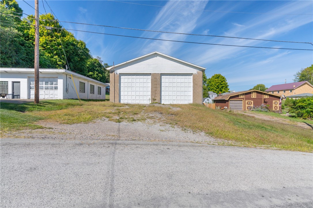 Hanover Twp, Pennsylvania 15021, United States, 3 Bedrooms Bedrooms, ,2 BathroomsBathrooms,Residential,Contingent,183609