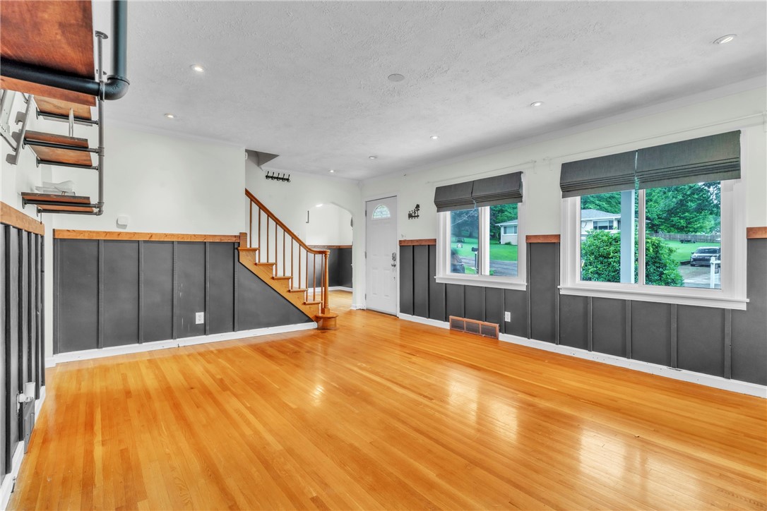 Hanover Twp, Pennsylvania 15021, United States, 3 Bedrooms Bedrooms, ,2 BathroomsBathrooms,Residential,Contingent,183609