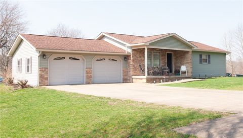 Photo of 25 Nicklaus Ln, Waynesburg, PA 15370 (MLS # 1746214)